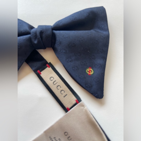 New Silk Gucci GG Jacquard Blue Bow Tie - Picture 7 of 10